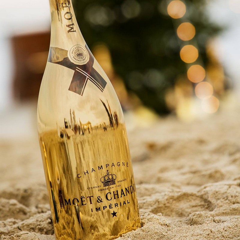 moet and chandon sparkling bottle