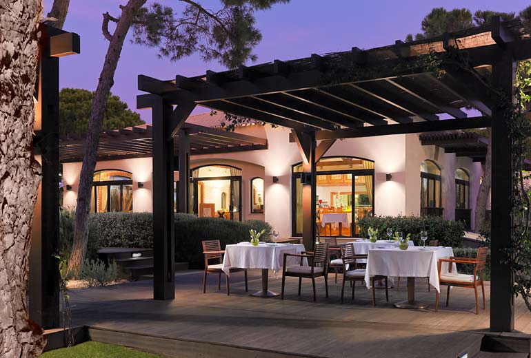 pine cliffs ocean suites - a luxury collection resort algarve - 2luxury2com-Piri Piri Restaurant