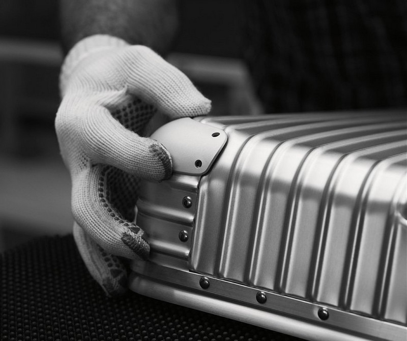 rimowa-top-end-luggage