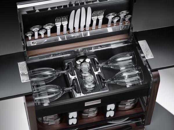 rolls-royce-The Picnic Hamper for the Phantom Zenith Collection-