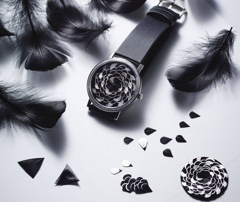 the delicate craft of feather art enriches the pure lines and natural grace of the Piaget Altiplano