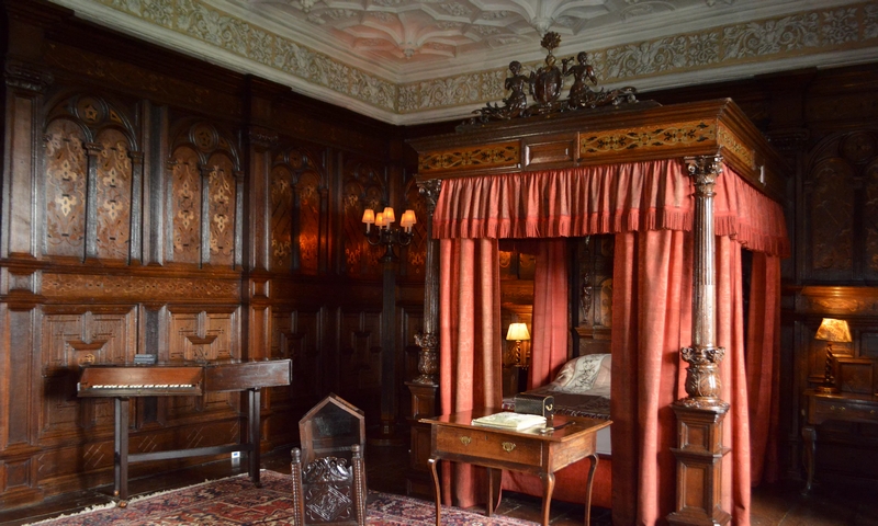 tudor-bedroom