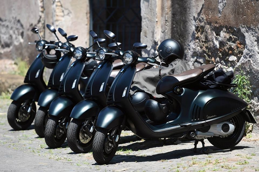 Giorgio Armani presents the new Vespa 946 Emporio Armani