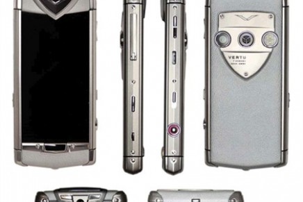 Vertu Constellation T: Vertu entered the touch screen handset arena