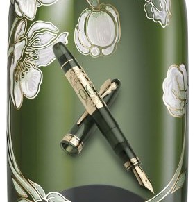 To write history, to leave a mark … Perrier-Jouët Bicentenaire Fountain Pen
