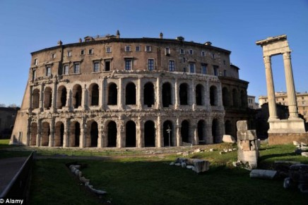 Fit for a king: the mini Colosseum