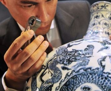 Auction houses fight with Chinese antiquity fakers