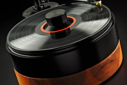 The art of vinyl playback not forgotten. AMG Viella 12 turntable