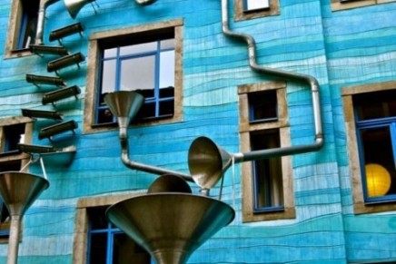 Singing in the rain: Neustadt Kunsthofpassage in Dresden