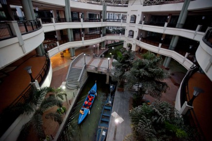 World’s largest mall remains 99% vacant