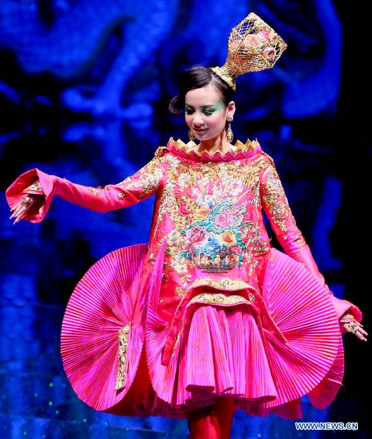2012 collection - Guo Pei at the fashion show Dragon's Story in Beijing ...