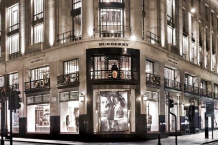 The new Burberry World Live Flagship to blur the boundaries between online and offline shopping
