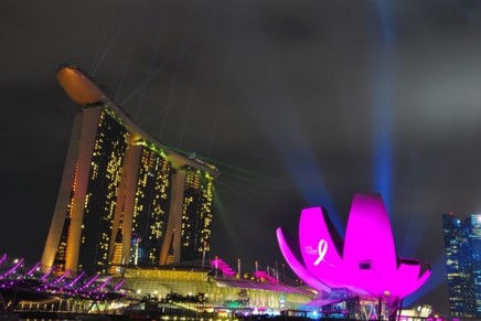 Estée Lauder lighted up in pink Singapore’s Marina Bay Sands, Helix Bridge and The ArtScience Museum