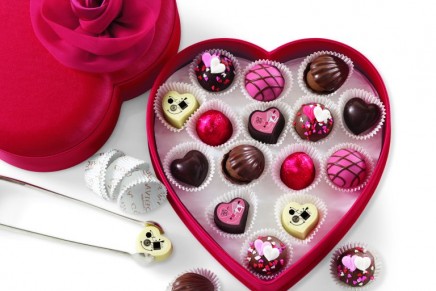 Share the Love: Godiva’s photo kissing booth