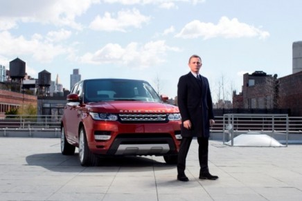 Bond star Daniel Craig delivers the 2013 Range Rover Sport