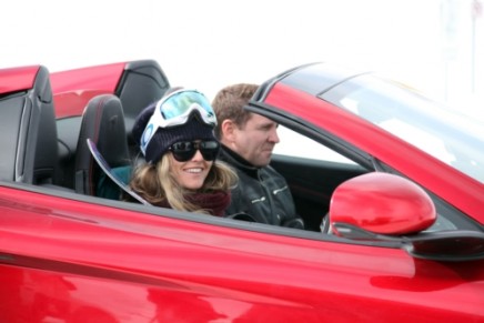 McLaren 12C Spider versus snowboarder in the highest mountain pass in the world