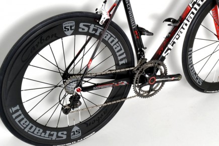 900 grams for Stradalli’s new “R7” full carbon road bike frame