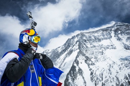 Human flight from Mt. Everest  – the world record for the highest B.A.S.E. jump