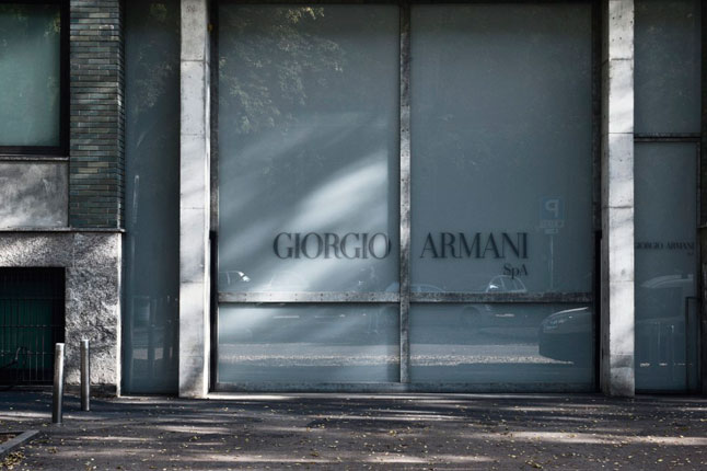 Armani's Milan theatre opened to emerging Italian designers - 2LUXURY2.COM