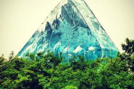 Melting iceberg in the heart of Ottawa encourages to think about our shared environment