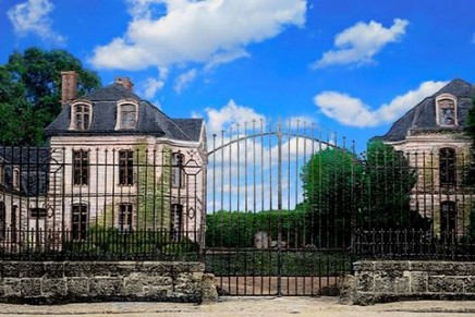 For sale: ‘honky château’ where Elton and Bowie recorded classic hits