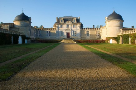 Google Street View videographers to take wine drinkers into Bordeaux chateaux