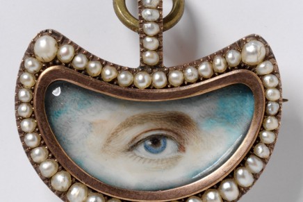 Show stopping pearl jewellery celebrated at the V&A Museum