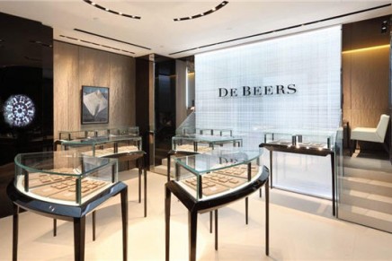 The Jeweller of Light opens first store in Canada