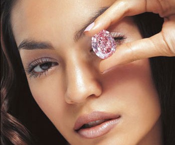 The largest known fancy vivid pink diamond  at auction