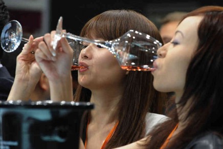 China becomes biggest market for red wine, with 1.8bn bottles sold in 2013