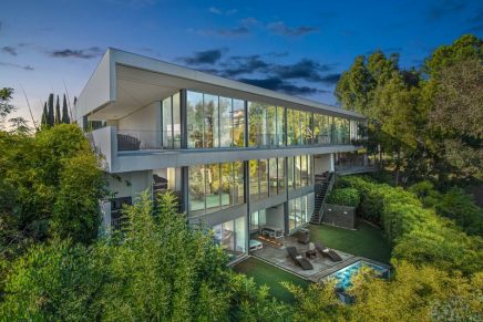 10 Features that make a US$ 10 million-plus home. How does one sell a US$ 10 million home?