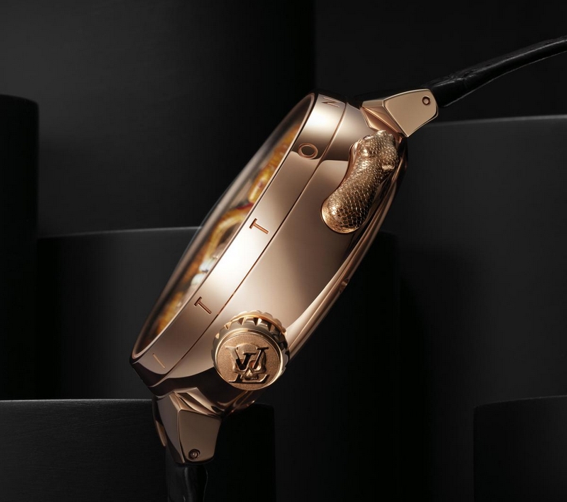 On the new vanitas-inspired Tambour Carpe Diem, the time can be