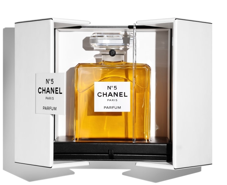 Holiday countdown: Chanel is celebrating N°5 with a monumental XXL