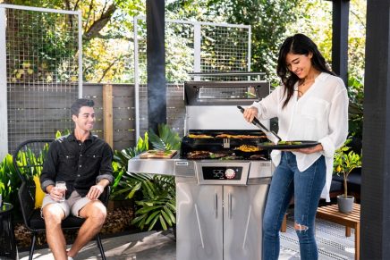 This grill’s built-in auto-calibration keeps the heat consistent as you cook