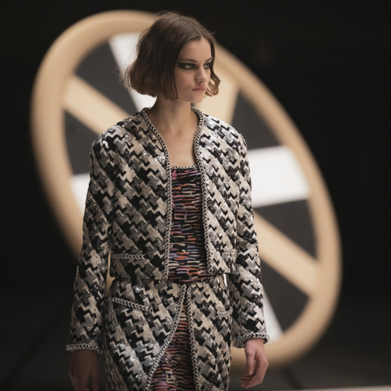 In a premiere, CHANEL has entrusted a contemporary artist the staging of  Haute Couture show 