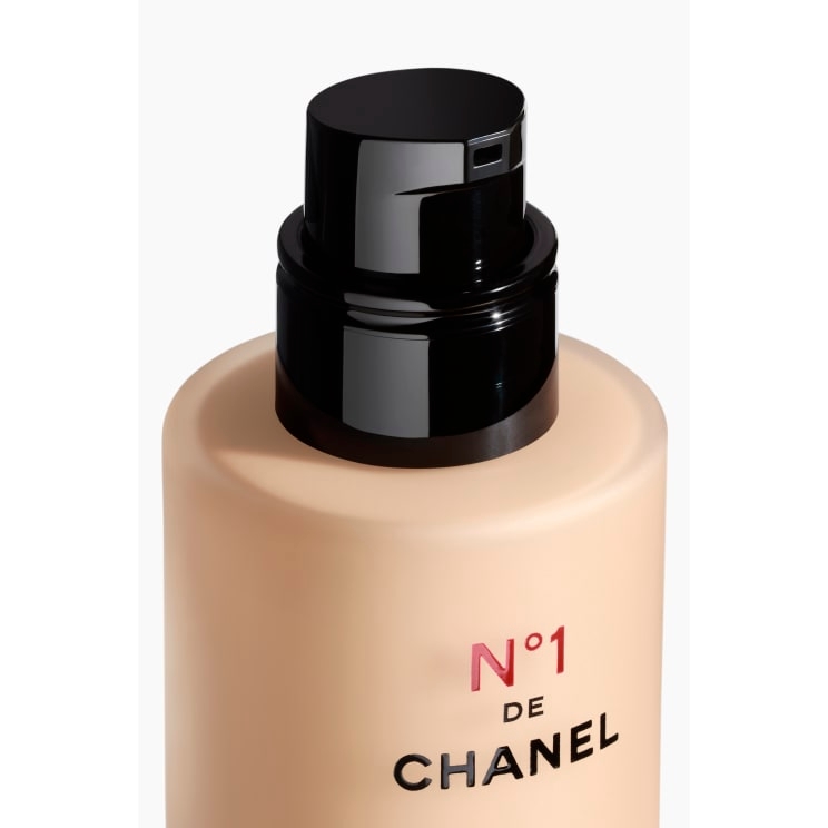 N°1 De CHANEL - the new holistic beauty line from Chanel bets on Red  Camellia 