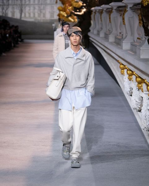 Louis Vuitton Fall Winter 2022-2023 Close-Up - RUNWAY MAGAZINE