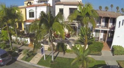 If you're looking for the idyllic home and vitamin sea, look no further