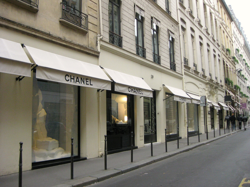 Chanel 2020 Paris-31 Rue Cambon Sweatshirt - Neutrals Tops, Clothing -  CHA702980
