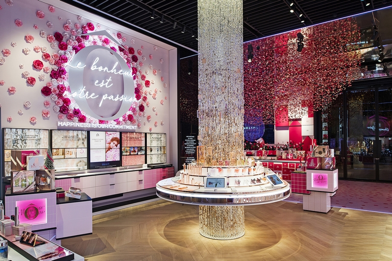 52 Avenue des Champs-Elysées is the home of the world’s leading luxury beauty brand-