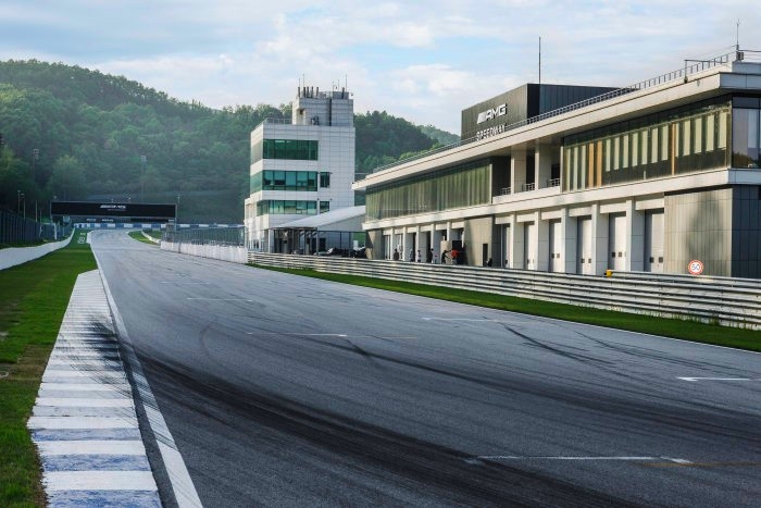 AMG-Speedway--New-Driving-Performance-in-South-Korea