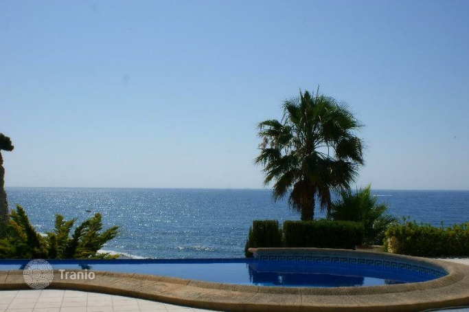 Alicante villa with private beach access