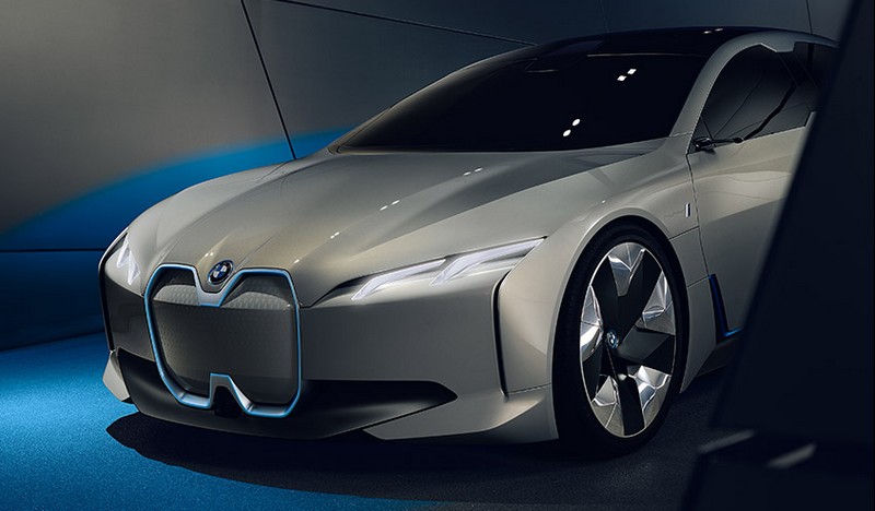 An amalgamation of the BMW i3 and BMW i8, the BMW i Vision Dynamics showcases how BMW is envisaging the future of electric mobility