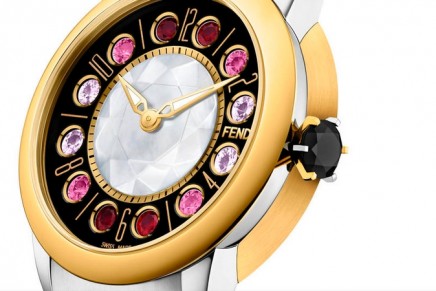 Fendi IShine infuses time with light. The case of this watch is both concave and convex