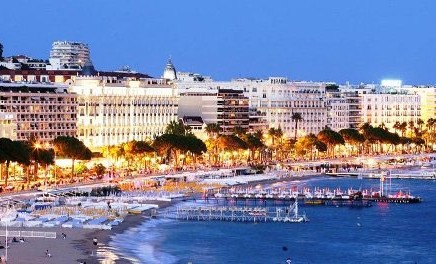 In honor of the Cannes Film Festival: Floating Pop-Up Restaurant