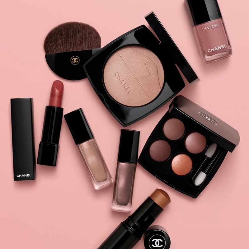 Muted tones and soothing light of the desert inspired Chanel Spring-Summer  2020 makeup collection 
