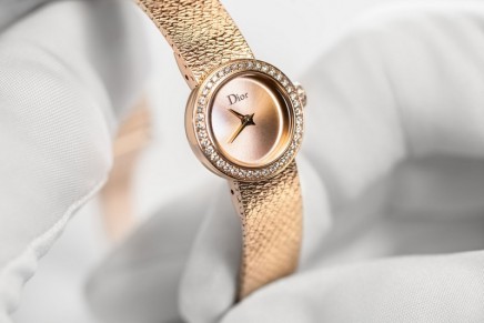 La D de Dior Satine is a metal ribbon around the wrist