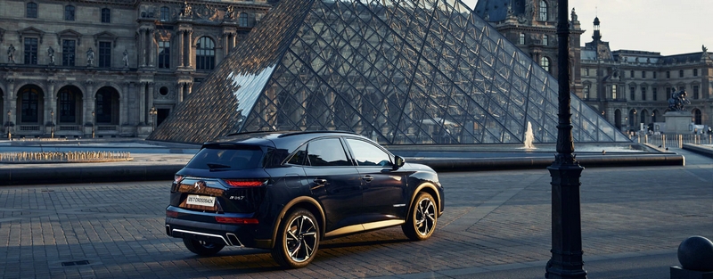 LIMITIERTE SONDEREDITION DS 7 CROSSBACK LOUVRE: KUNSTVOLL REISEN, DS  Automobiles