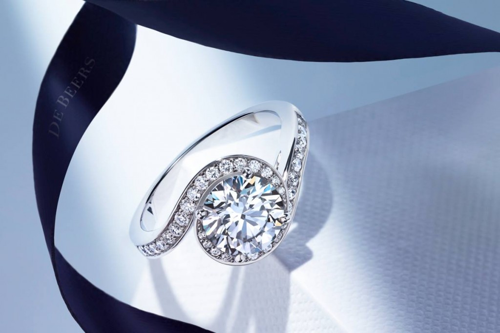 De Beers Caress - the perfect representation of timeless elegance ...