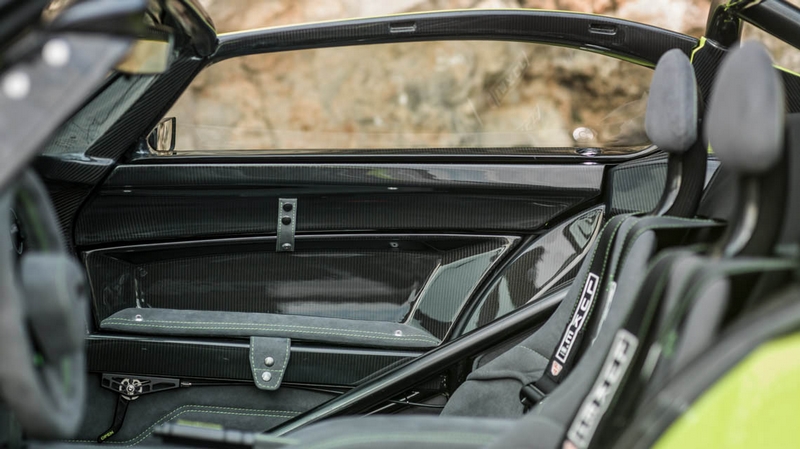 Donkervoort D8 GTO-RS car interior details-